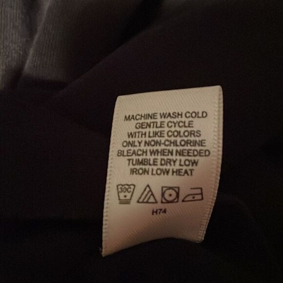 G.H. Bass black size S long-sleeve t-shirt Tee top round neck, 15” pit-pit - Picture 11 of 12